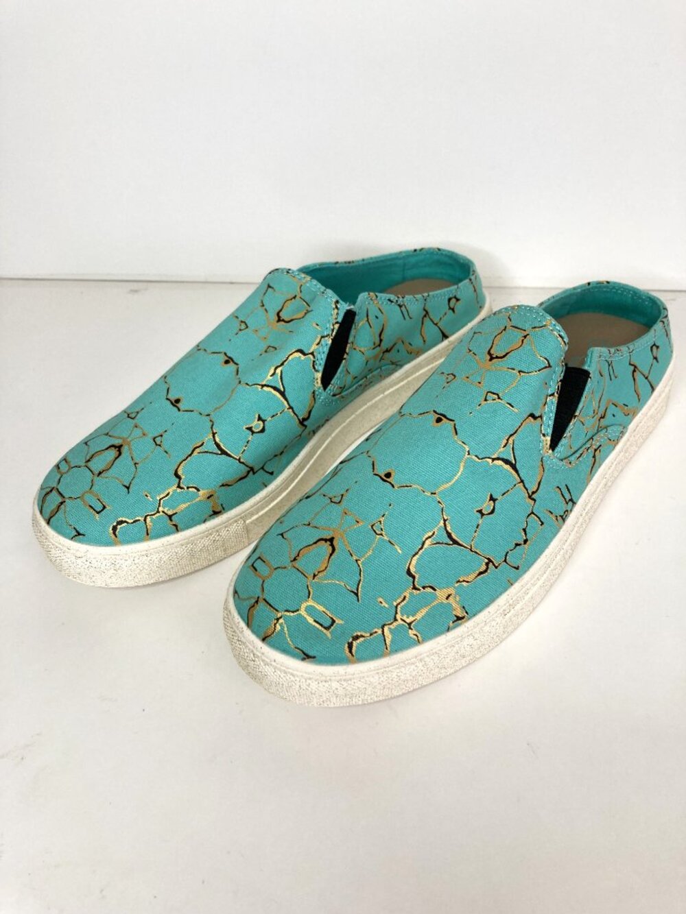 Crazy Train Sally Walkers Slip-On Shoes • Green/Gold • Size 7 NWOT